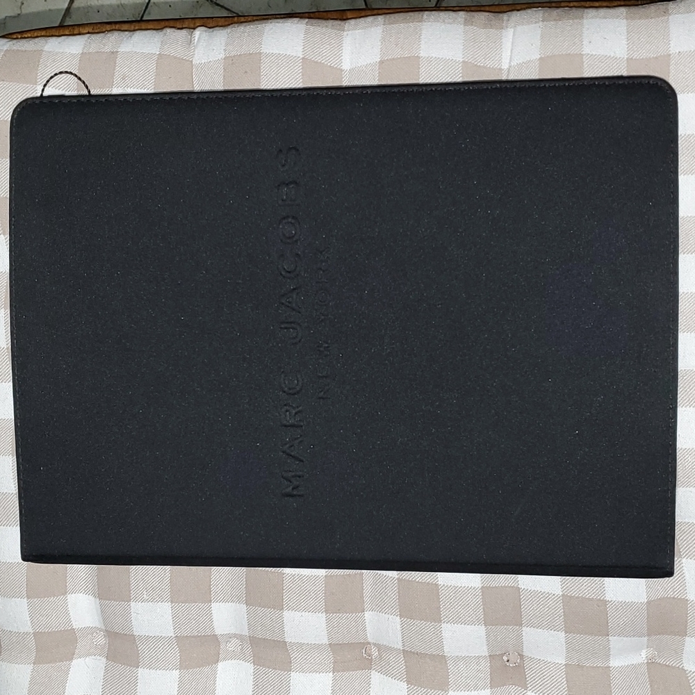 Marc Jacobs large iPad case - Picture 3 of 10